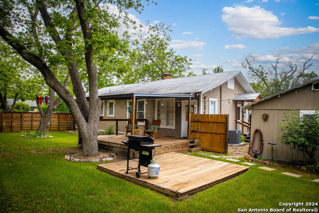 Listing photo id 43 for 209 Live Oak S