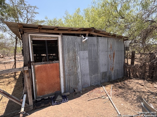 Listing photo id 0 for 793 Fm 1986  