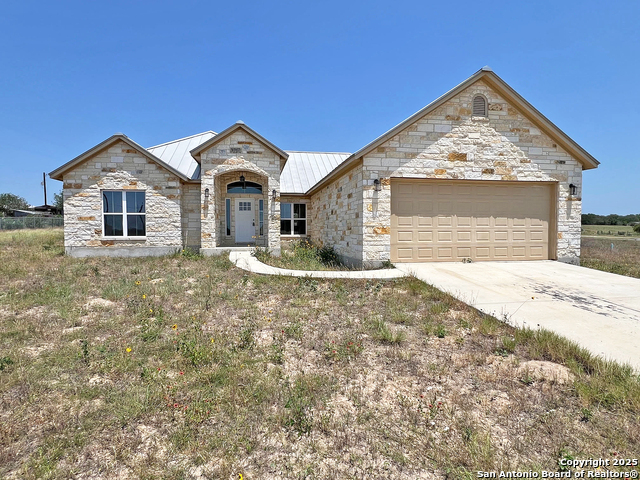 Details for 200 Lakeview Cir, La Vernia, TX 78121