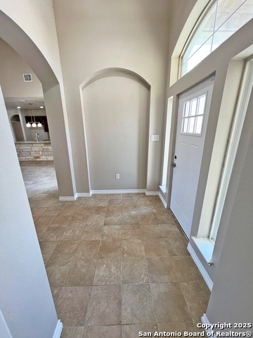 Image 18 of 37 For 200 Lakeview Cir