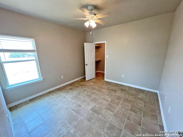 Image 22 of 37 For 200 Lakeview Cir