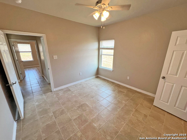 Image 23 of 37 For 200 Lakeview Cir