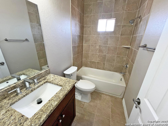 Image 24 of 37 For 200 Lakeview Cir