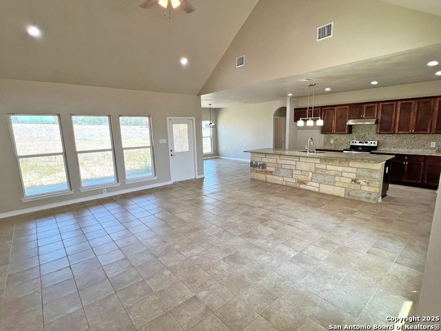 Image 5 of 37 For 200 Lakeview Cir
