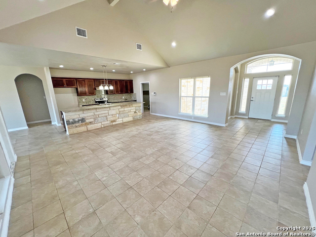 Image 6 of 37 For 200 Lakeview Cir