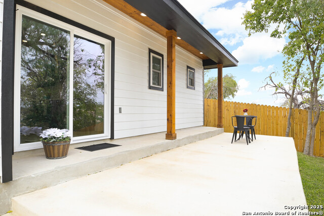 Listing photo id 14 for 1526 Norfleet