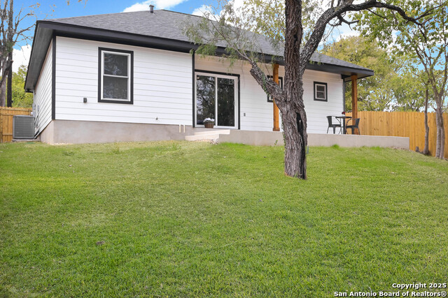 Listing photo id 15 for 1526 Norfleet