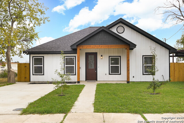Listing photo id 0 for 1526 Norfleet