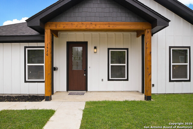 Listing photo id 1 for 1526 Norfleet