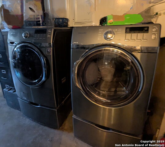 Listing photo id 8 for 5819 Cayuga