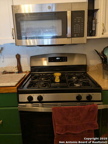 Listing photo id 9 for 5819 Cayuga