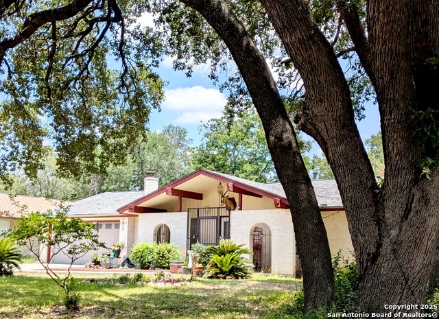 Listing photo id 0 for 5819 Cayuga