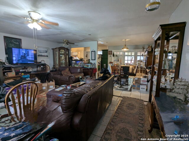 Listing photo id 3 for 5819 Cayuga