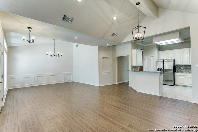 Listing photo id 10 for 91 Oakwell Farms