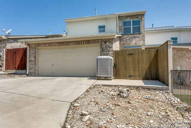 Listing photo id 23 for 91 Oakwell Farms
