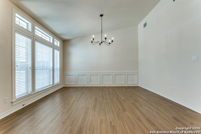 Listing photo id 3 for 91 Oakwell Farms