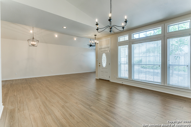 Listing photo id 4 for 91 Oakwell Farms