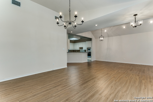 Listing photo id 6 for 91 Oakwell Farms