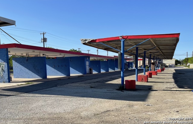 Listing photo id 1 for 1018 Cupples