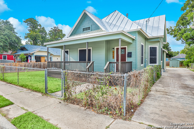 Image 4 of 15 For 858 Steves Ave
