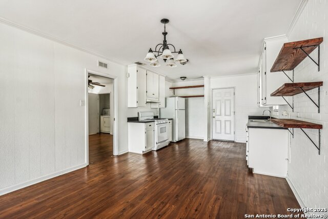 Listing photo id 10 for 7735 Mocking Bird Lane
