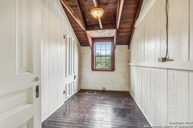 Listing photo id 14 for 7735 Mocking Bird Lane
