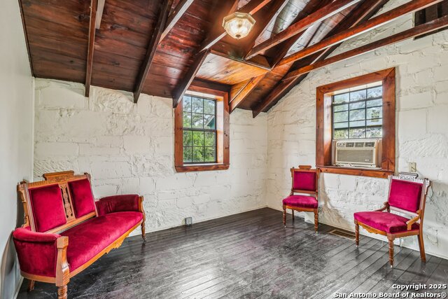 Listing photo id 16 for 7735 Mocking Bird Lane