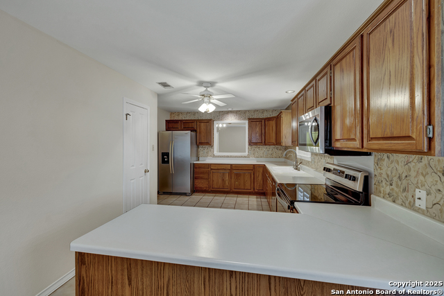 Listing photo id 8 for 2349 Essex Grace