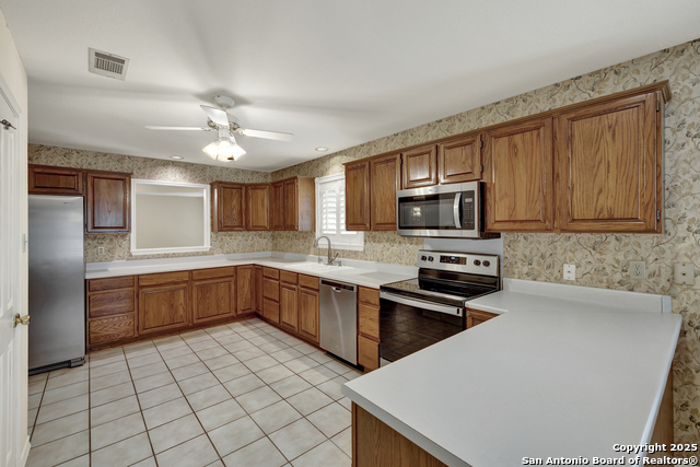 Listing photo id 9 for 2349 Essex Grace