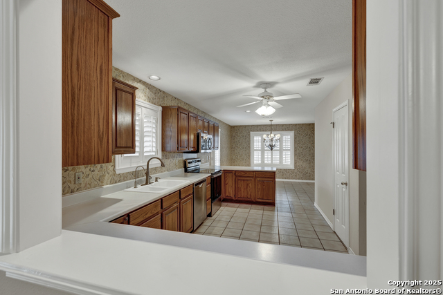 Listing photo id 11 for 2349 Essex Grace