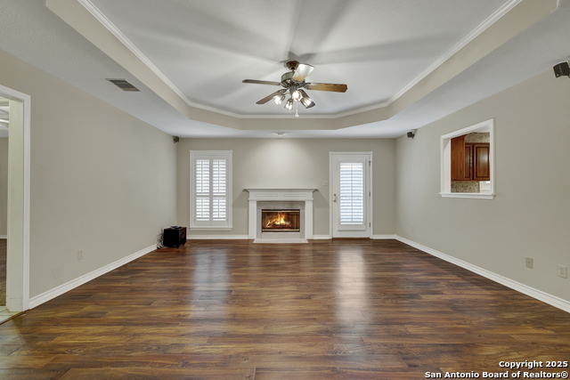 Listing photo id 14 for 2349 Essex Grace