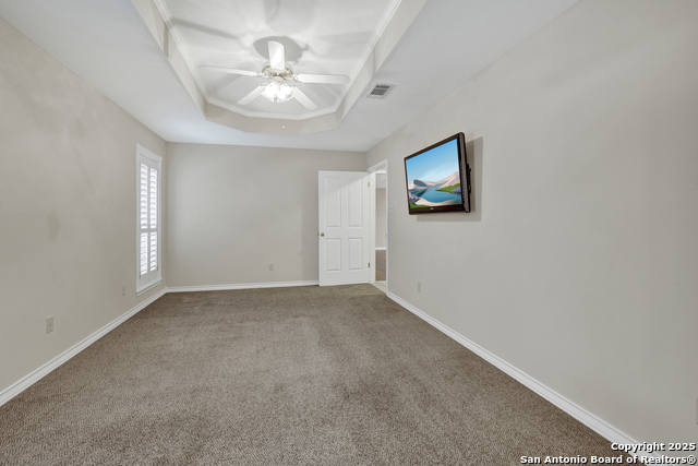 Listing photo id 26 for 2349 Essex Grace