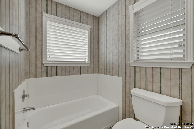 Listing photo id 30 for 2349 Essex Grace