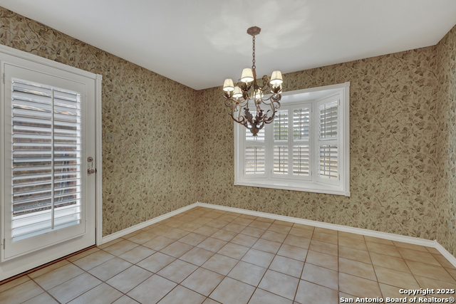 Listing photo id 5 for 2349 Essex Grace