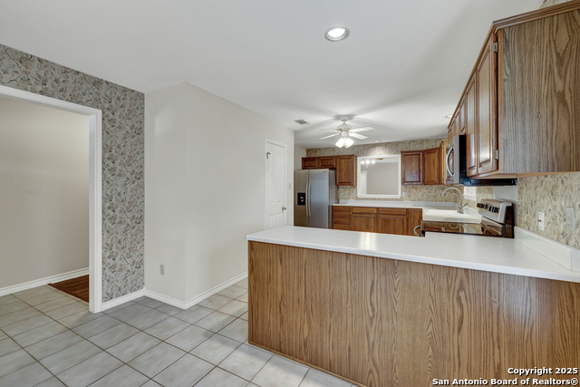 Listing photo id 6 for 2349 Essex Grace