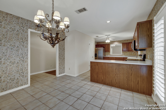 Listing photo id 7 for 2349 Essex Grace