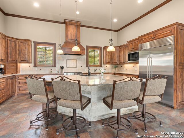 Listing photo id 8 for 103 Falcon Crest