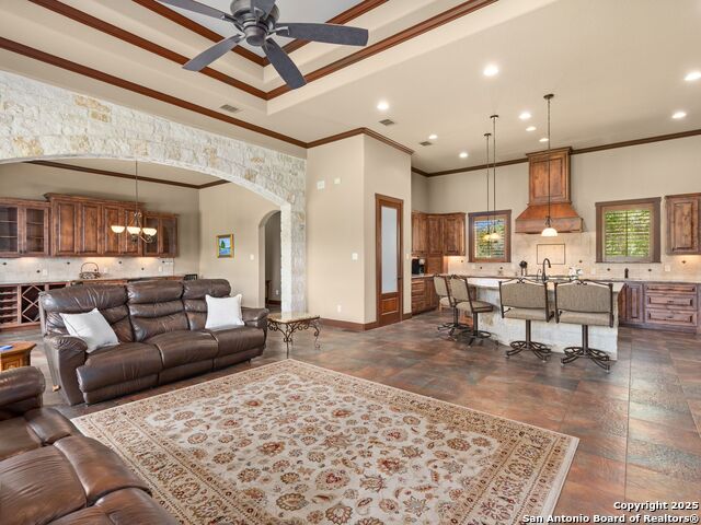 Listing photo id 9 for 103 Falcon Crest