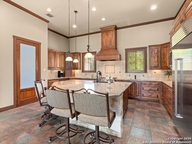 Listing photo id 10 for 103 Falcon Crest