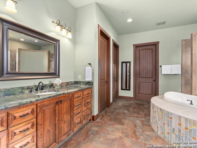 Listing photo id 17 for 103 Falcon Crest