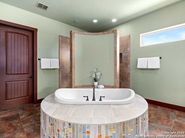 Listing photo id 18 for 103 Falcon Crest