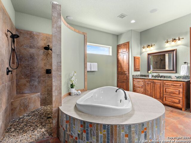 Listing photo id 19 for 103 Falcon Crest