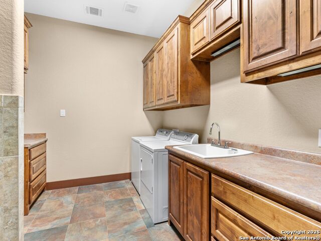 Listing photo id 21 for 103 Falcon Crest