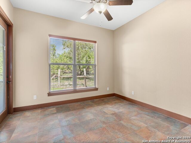 Listing photo id 23 for 103 Falcon Crest