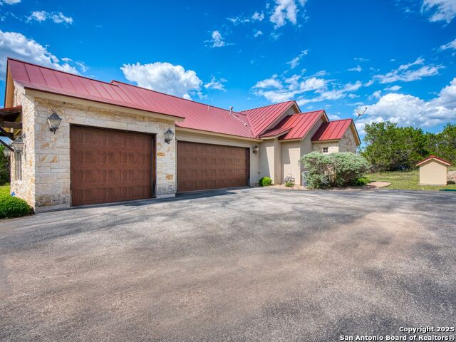 Listing photo id 2 for 103 Falcon Crest
