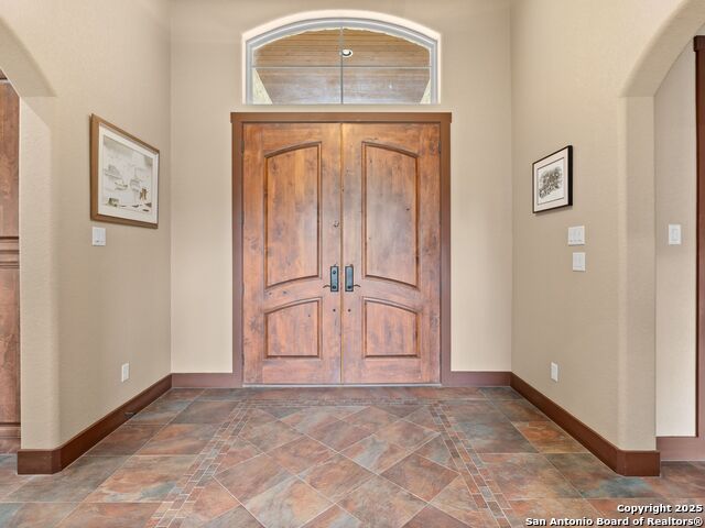 Listing photo id 3 for 103 Falcon Crest