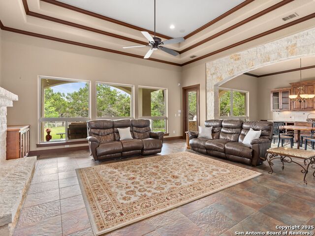 Listing photo id 5 for 103 Falcon Crest
