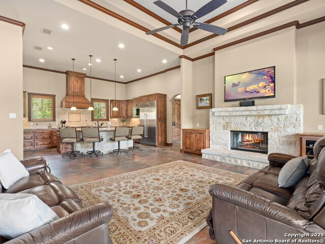 Listing photo id 7 for 103 Falcon Crest