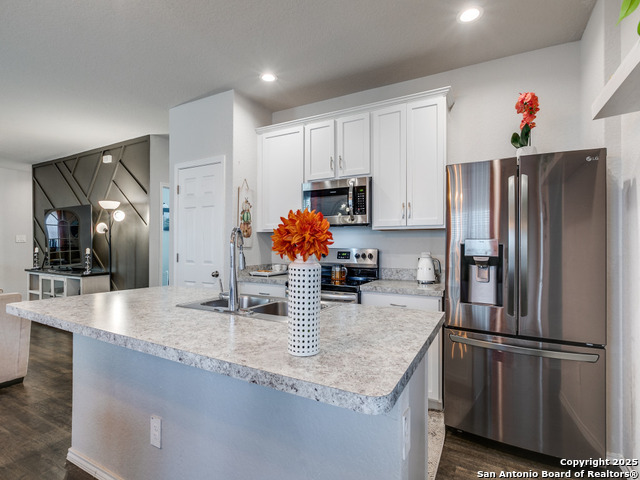 Image 11 of 25 For 607 Pleasanton Spring