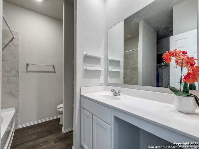 Image 17 of 25 For 607 Pleasanton Spring